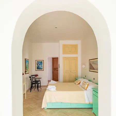 מלון With Terrace Volcano & Sea View סטרומבולי