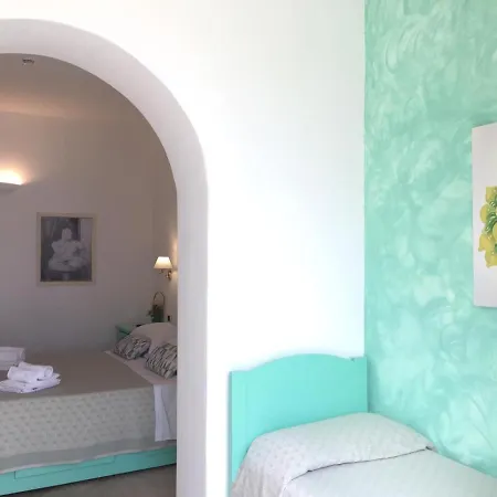 מלון With Terrace Volcano & Sea View סטרומבולי